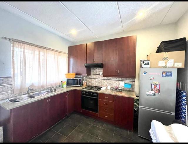 2 BEDROOM TOWNHOUSE FOR SALE IN BAILLIE PARK